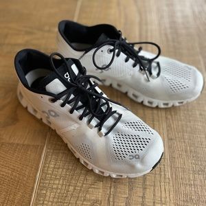 ON Cloud Running shoes